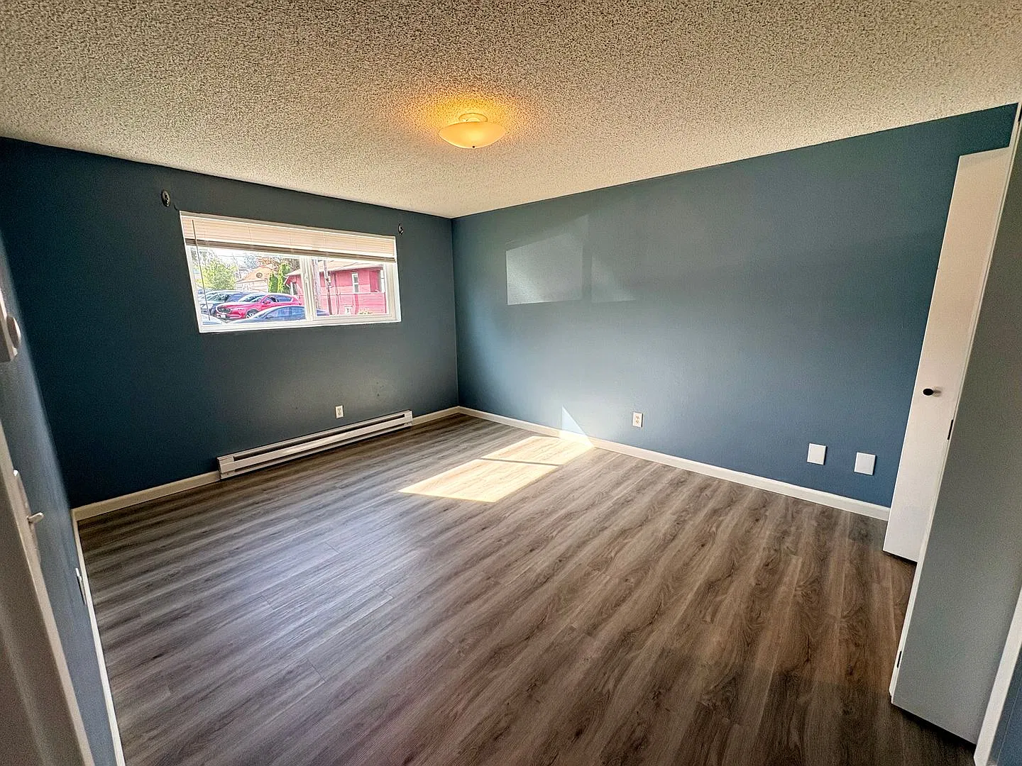 Spacious 2 Bedroom, 1 Bathroom Apartment in Everett — Photo 3