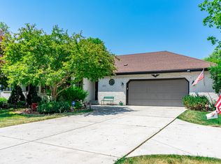 932 Willow Ln, Dundee, IL 60118