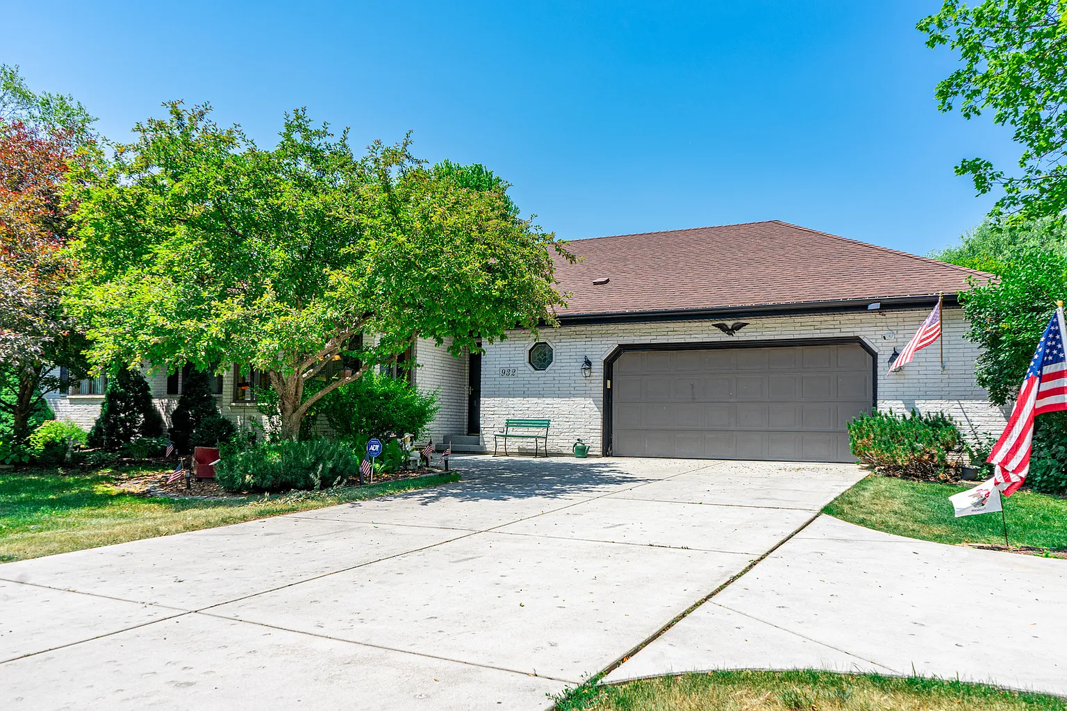 932 Willow Ln photo 1