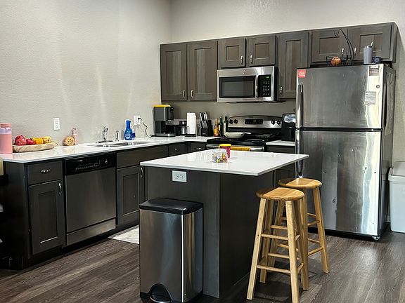 4th image of 2022 Olive St #1