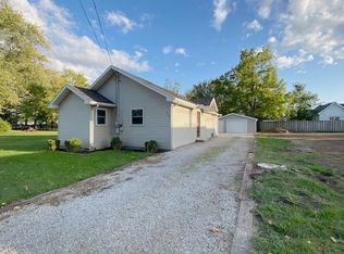 878 W Polk Ave, Charleston, IL