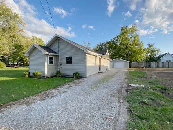 878 W Polk Ave, Charleston, IL 61920