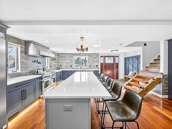 5th image of 12 Fernwood Rd