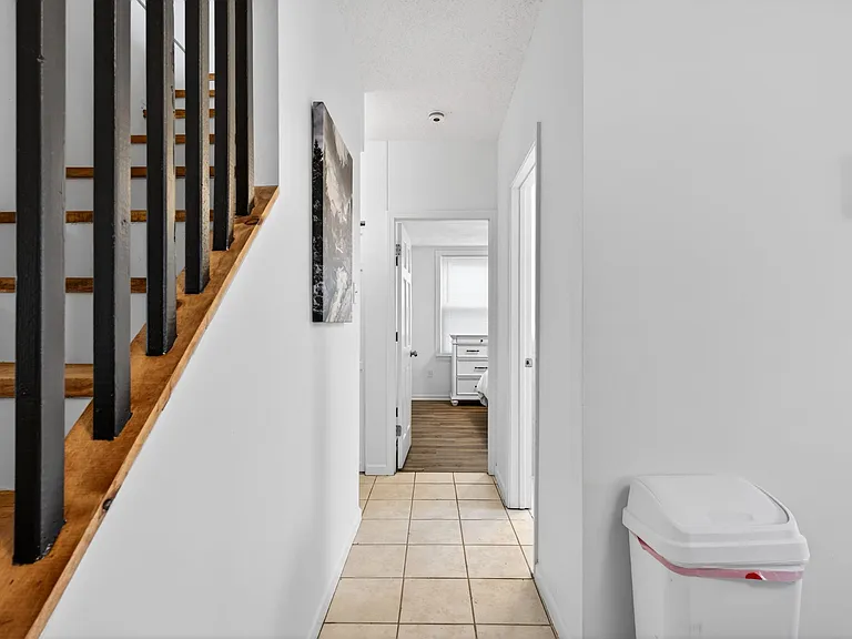 138 W Loretta Ave — Photo 22