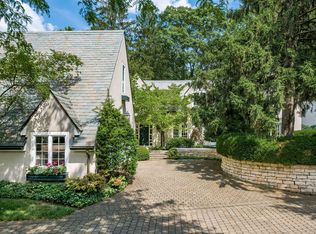 2 Stonegate Village Dr, Columbus, OH