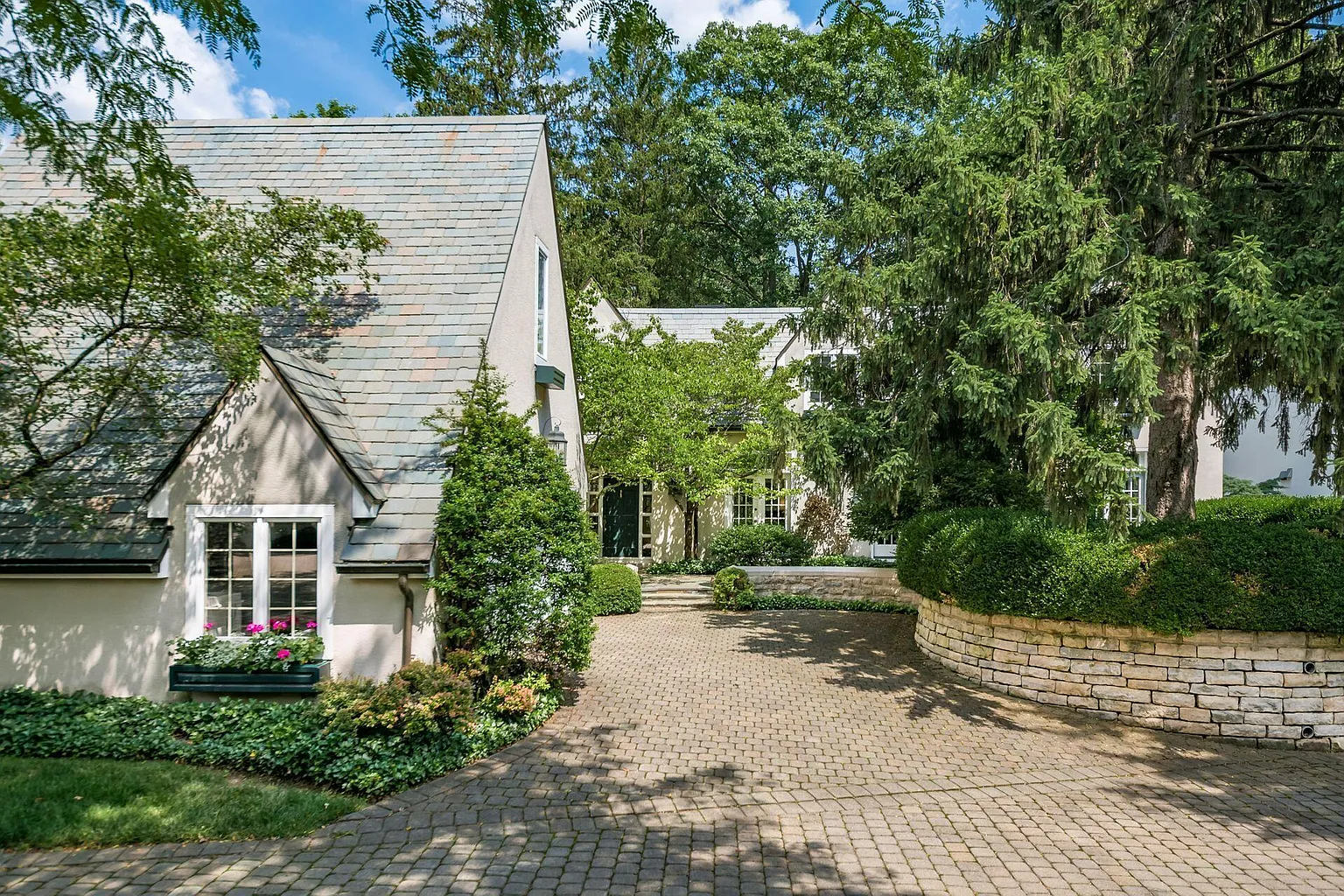 2 Stonegate Village Dr photo 1