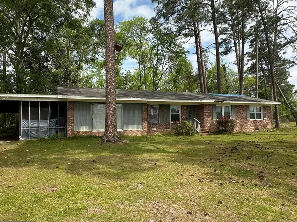 410 Lakewood Dr, Swainsboro, GA 30401