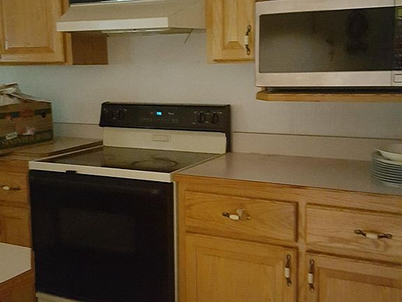 Solid oak cabinets in the kisolid oak cabinets in the kitche