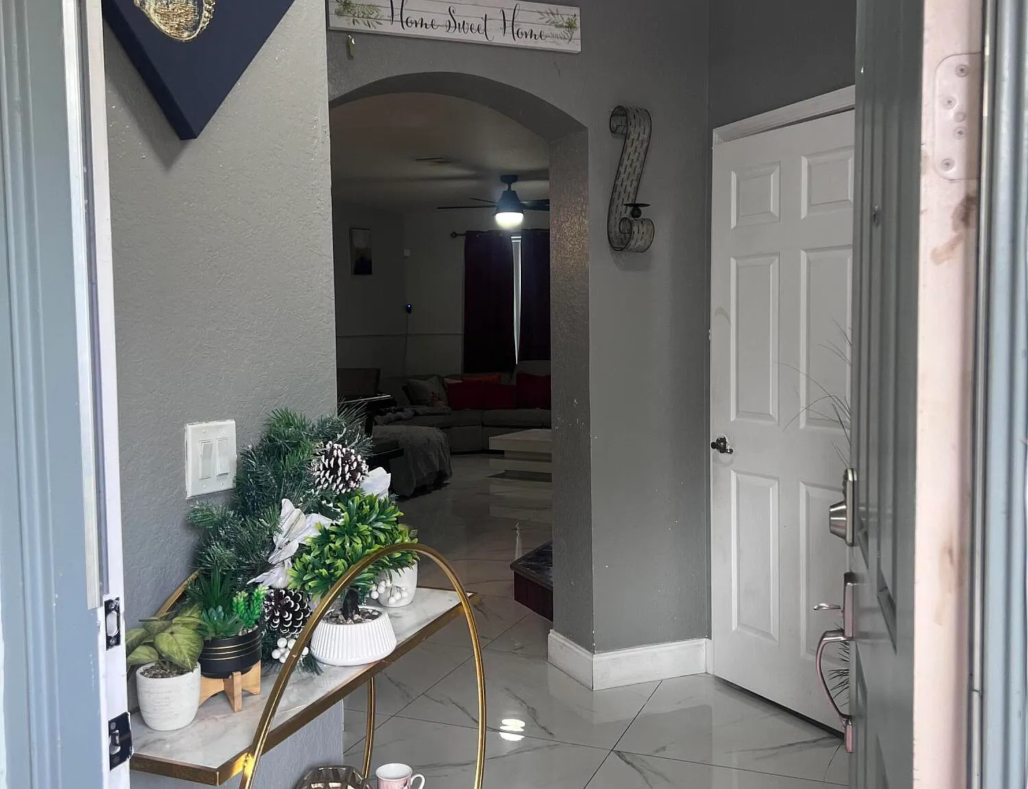 4 bed, 2.5 bath, 1872 sqft, $3,299 — Photo 4