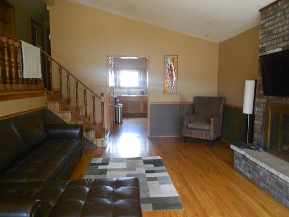 4th image of 327 E Blair St