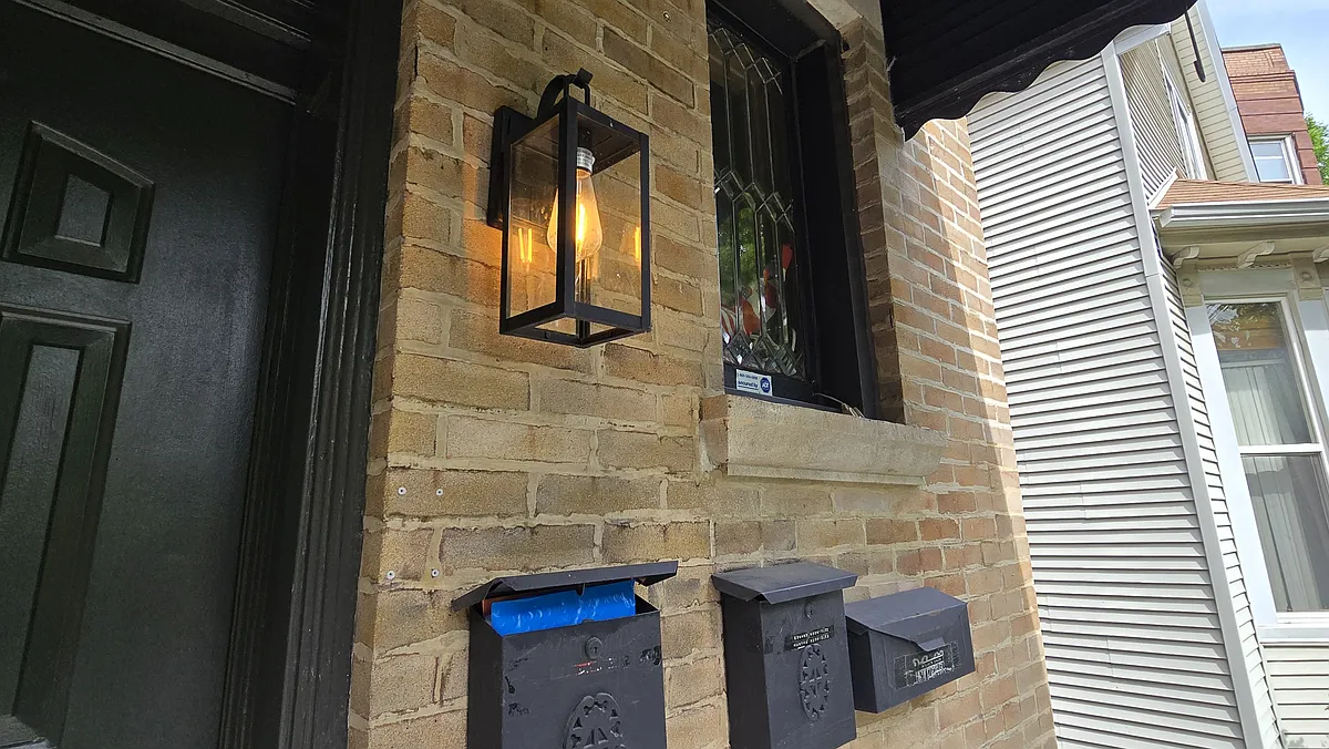 Building Photo - 2450 N Saint Louis Ave #1