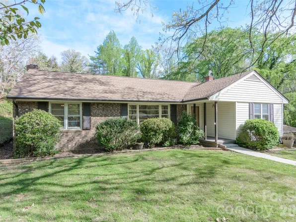 261 Cedar Ln, Arden, NC 28704
