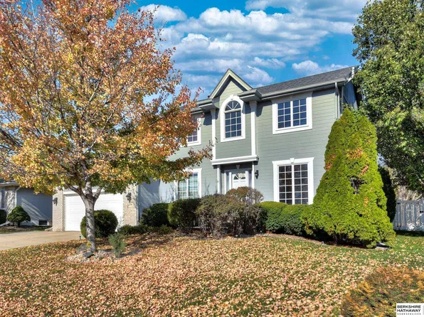 2146 Cobblestone Rd, Papillion, NE 68133