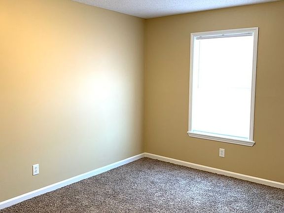 4th image of 3894 Northeast Dr APT A