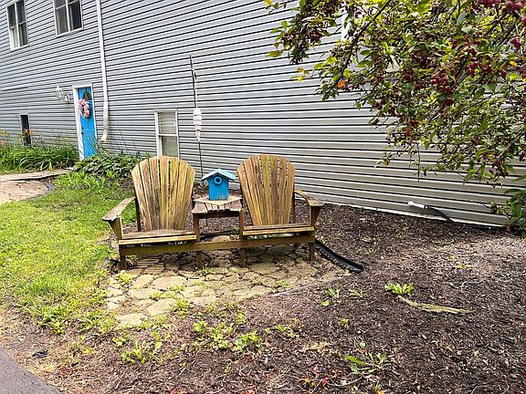 4th image of 17931 Sayre Ave