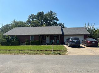 210 N 3rd St, Morris, OK 74445