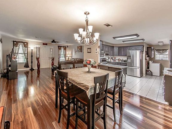 3rd image of 510 Thoroughbred Park Dr