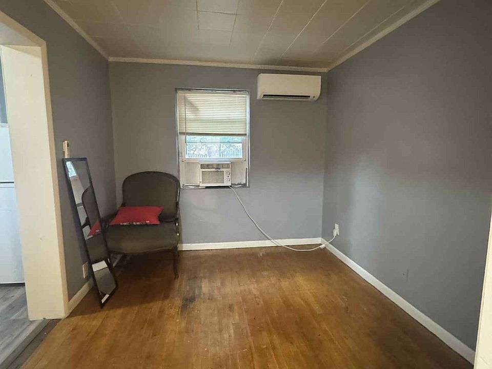 2nd image of 2815 Merriam Ln APT 21