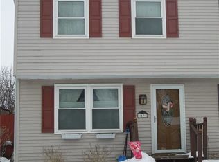 43 Farmbrook Dr, Farmington, NY 14425
