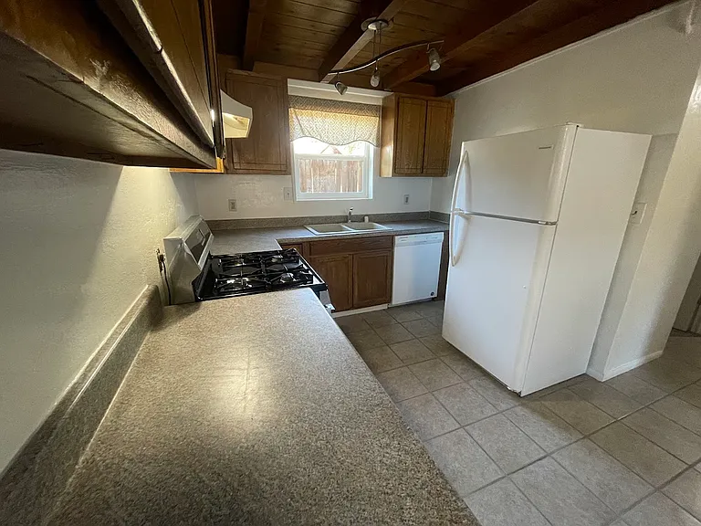 314 S Main Ave — Photo 7