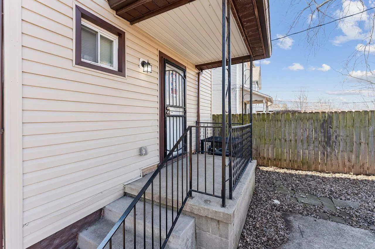 2 bed, 1.0 bath, 960 sqft, $1,500 — Photo 3