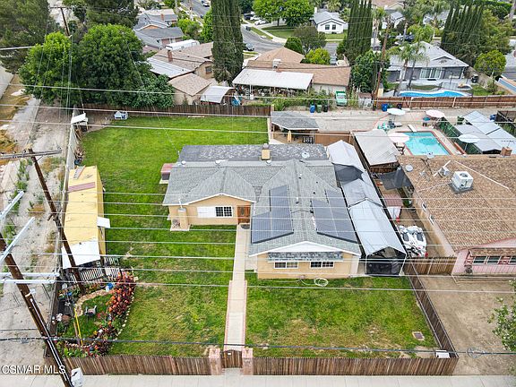3rd image of 22625 Sherman Way