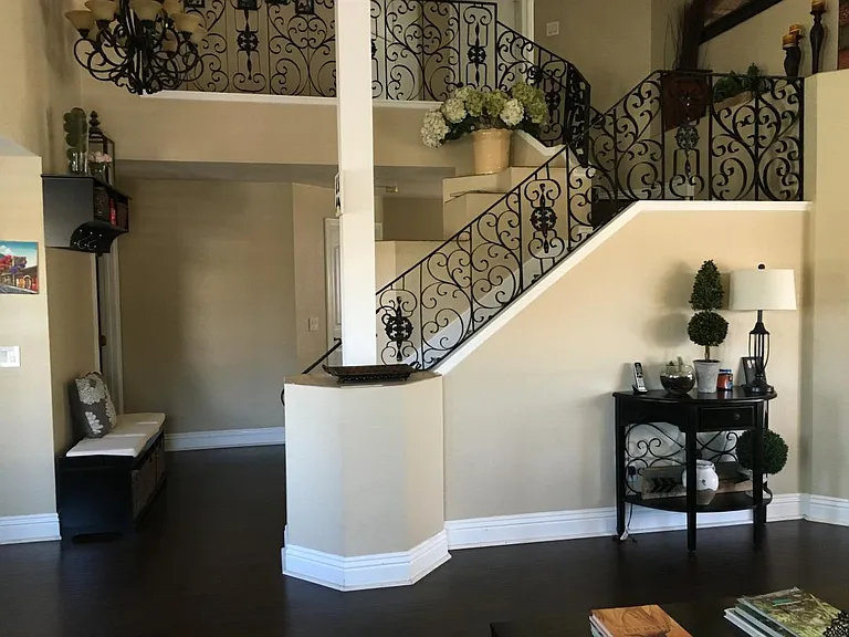 390 Hobart Cir — Photo 6