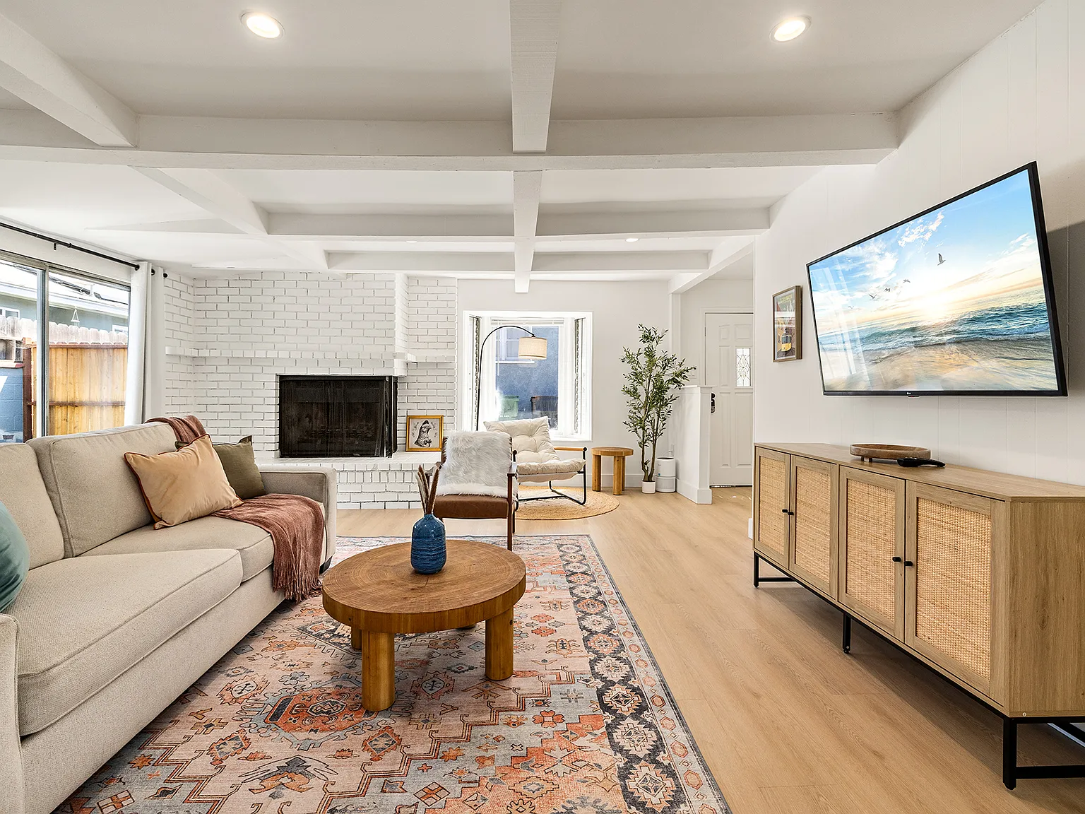 3 bed, 1200 sqft, $4,995 — Photo 1