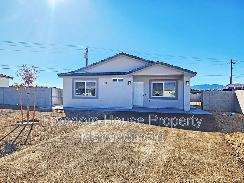 2 bed, 2.0 bath, 1082 sqft, $1,636 — Photo 1