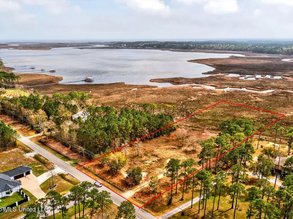 6121 Mary Mahoney Dr, Ocean Springs, MS 39564