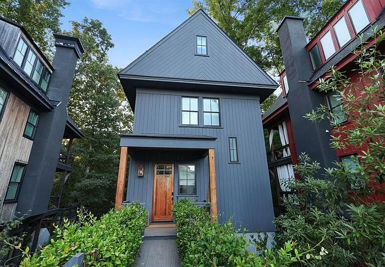 130 Arcadia Ave — Photo 2