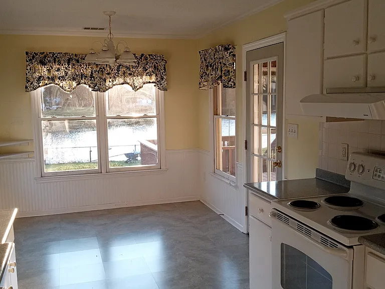 1281 Katie Ln — Photo 4
