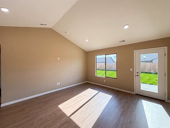 3rd image of 1309 Marboeuf Blvd