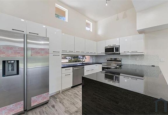 4th image of 4620 NE 18th Ave #108