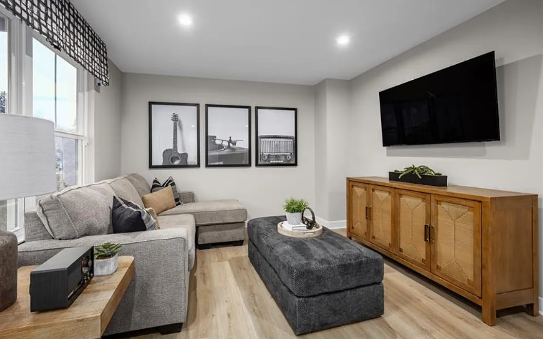 3 bed, 2250 sqft, $3,950 — Photo 3