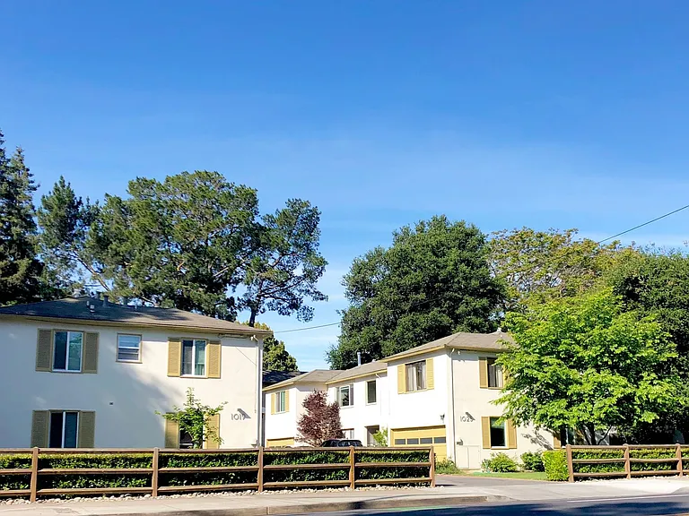 Laurel Oaks Apts — Photo 6
