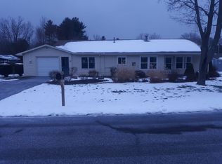 25 Pershing Dr, Fulton, NY 13069