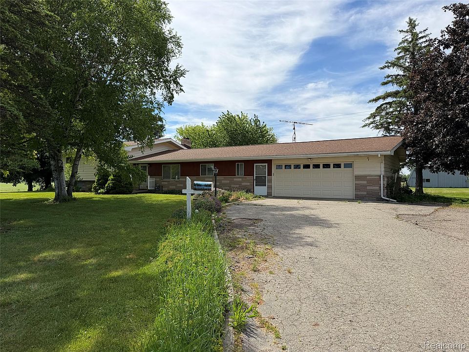 1st image of 8886 Burnside Rd