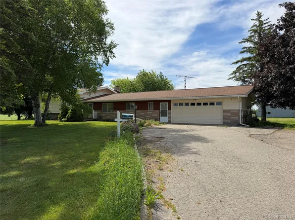 8886 Burnside Rd, Brown City, MI 48416