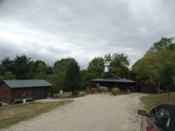 1822 Buck Ln, Harpers Ferry, IA 52146