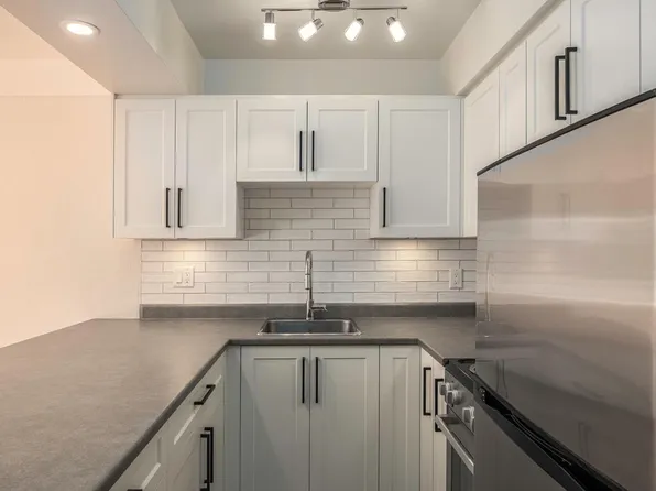 Viscount Manor Apartments, 950 Rockland Ave, Victoria, BC V8V 3H4