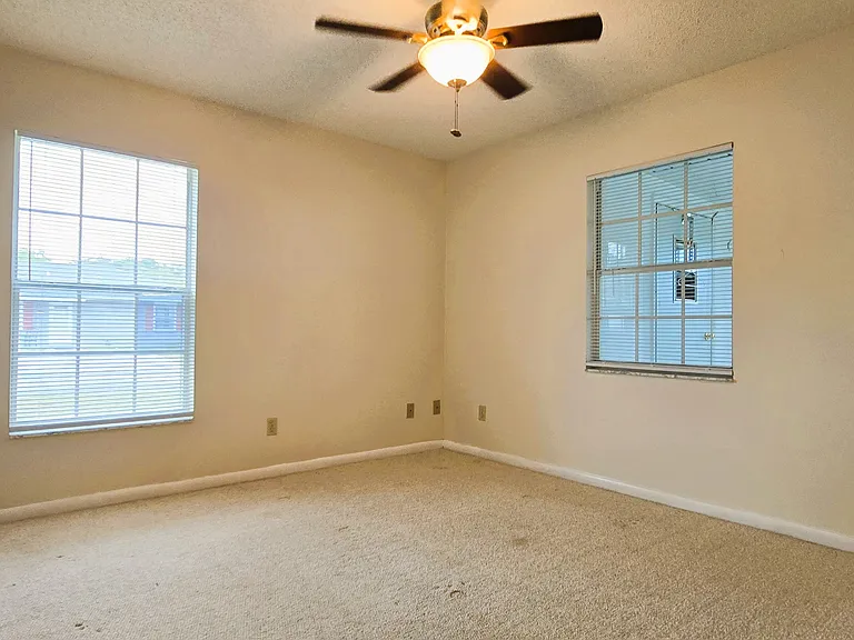 1425 Thousand Roses Dr S — Photo 5