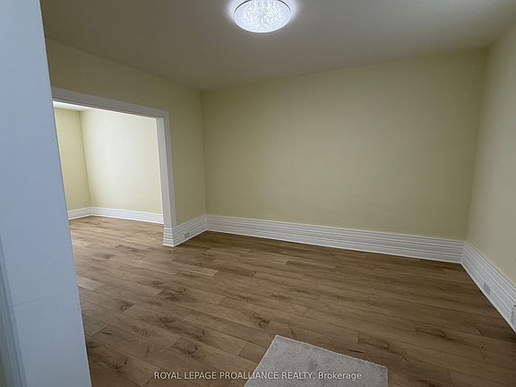 5th image of 71 Buell St