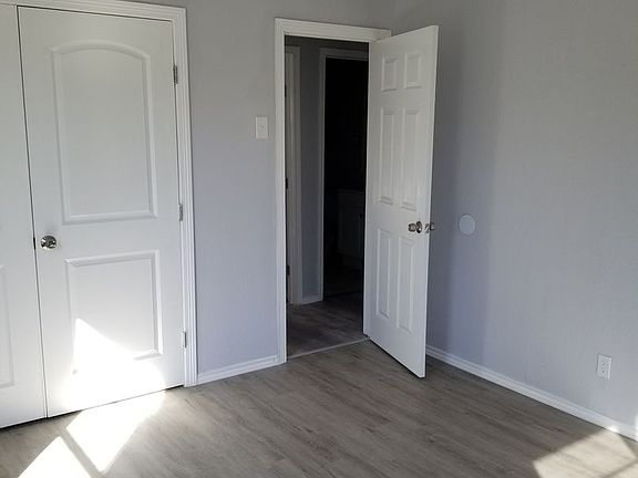2nd image of 511 E Sayers Ave