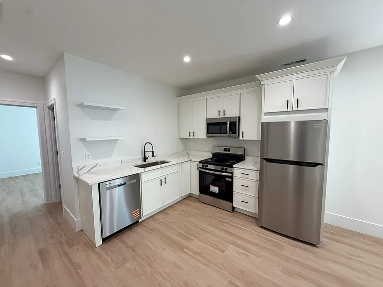 1448 Lexington Ave #B — Photo 3