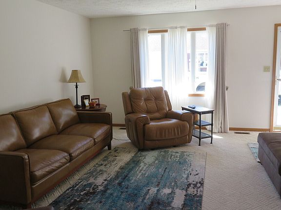 4th image of 630 N Englewood Dr