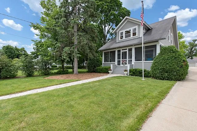 112 Lincoln Ave photo 1