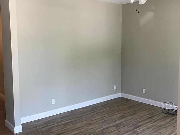 3rd image of 4555 Oakland Ave #B