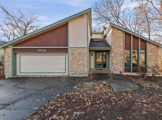 1910 NW 45th St, Riverside, MO 64150