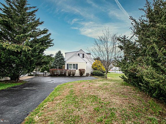 3rd image of 1513 Kuser Rd